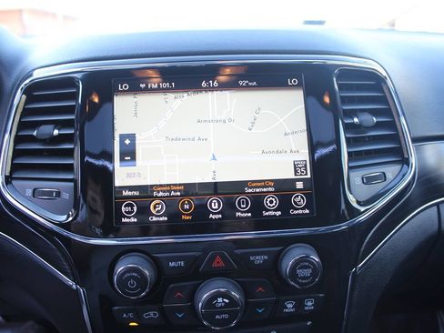 Used 2022 Jeep Grand Cherokee Limited AWD/4WD image 30
