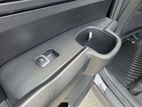 Used 2025 Kia Sorento LX image 10