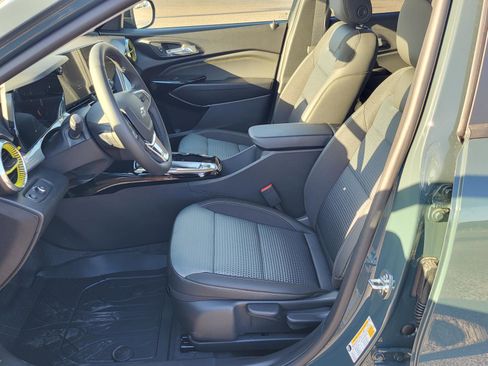 New 2026 Chevrolet Trax LT w/ Midnight Edition FWD image 15