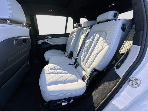 New 2027 BMW X7 xDrive40i w/ M Sport Package AWD/4WD image 17