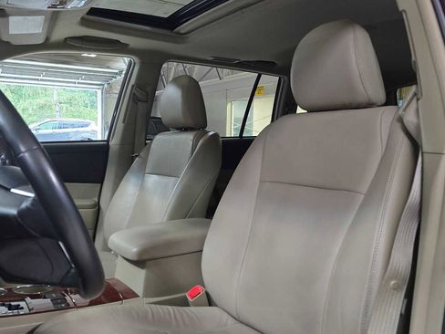 Used 2013 Toyota Highlander Limited AWD/4WD image 22