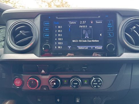 Used 2017 Toyota Tacoma TRD Sport w/ Tow Package (A/T) image 9