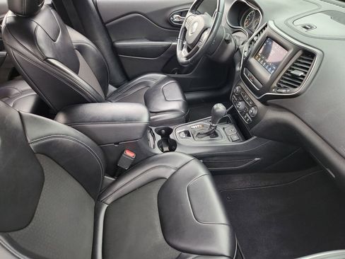 Used 2020 Jeep Cherokee Latitude Plus w/ Comfort/Convenience Group image 10