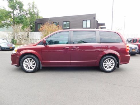 Used 2018 Dodge Grand Caravan SXT image 24