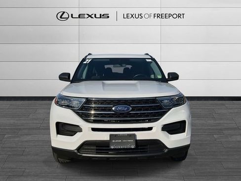 Used 2021 Ford Explorer XLT image 2