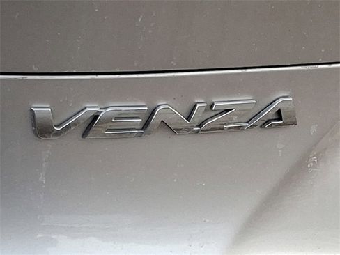 Used 2021 Toyota Venza Limited image 30