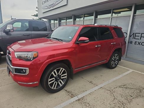 Used 2024 Toyota 4Runner Limited AWD/4WD image 2