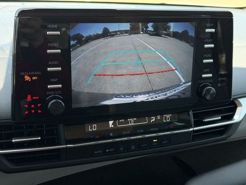 Used 2022 Toyota Sienna LE FWD image 17