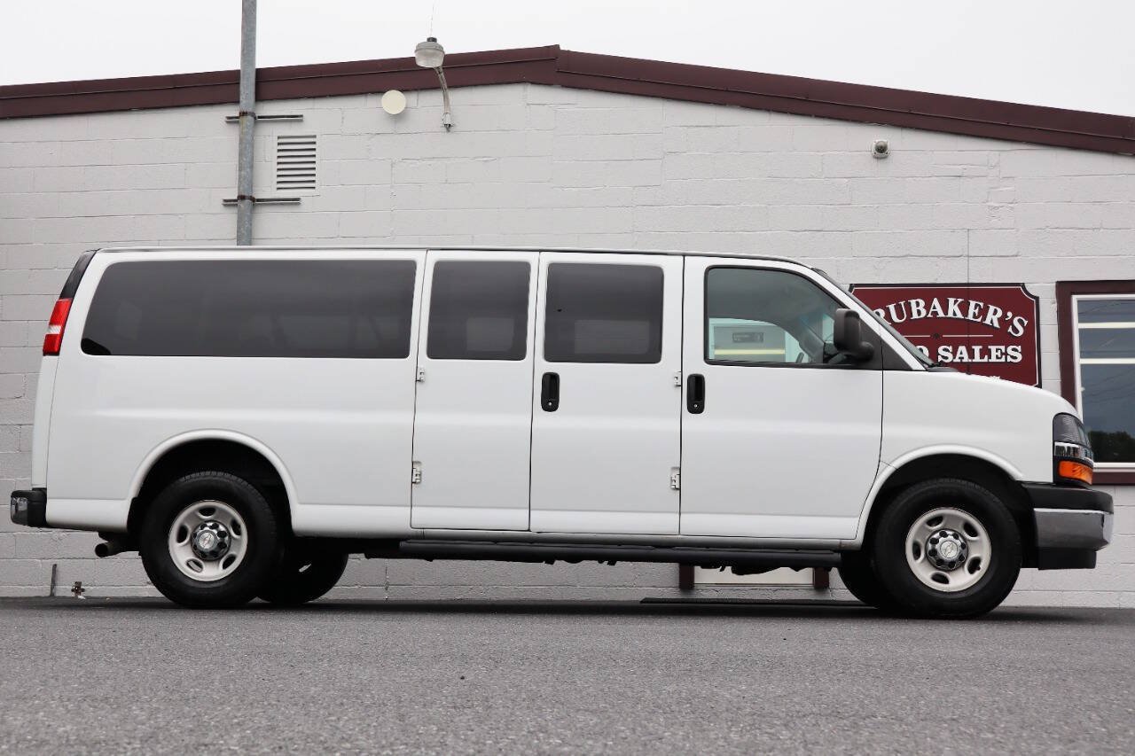 Used 2017 Chevrolet Express 3500 LT w/ LT Preferred Equipment Group RWD image 9