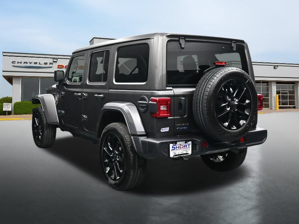 Used 2025 Jeep Wrangler Unlimited Sahara w/ Safety Group AWD/4WD image 3