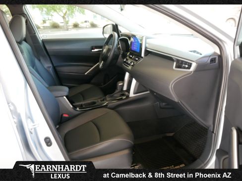 Used 2024 Toyota Corolla Cross XLE w/ Convenience Package FWD image 10