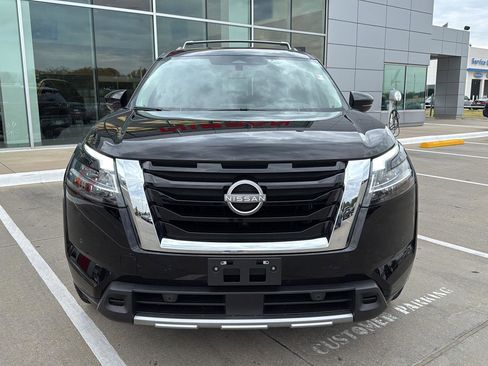 Used 2024 Nissan Pathfinder Platinum w/ Cargo Package image 4