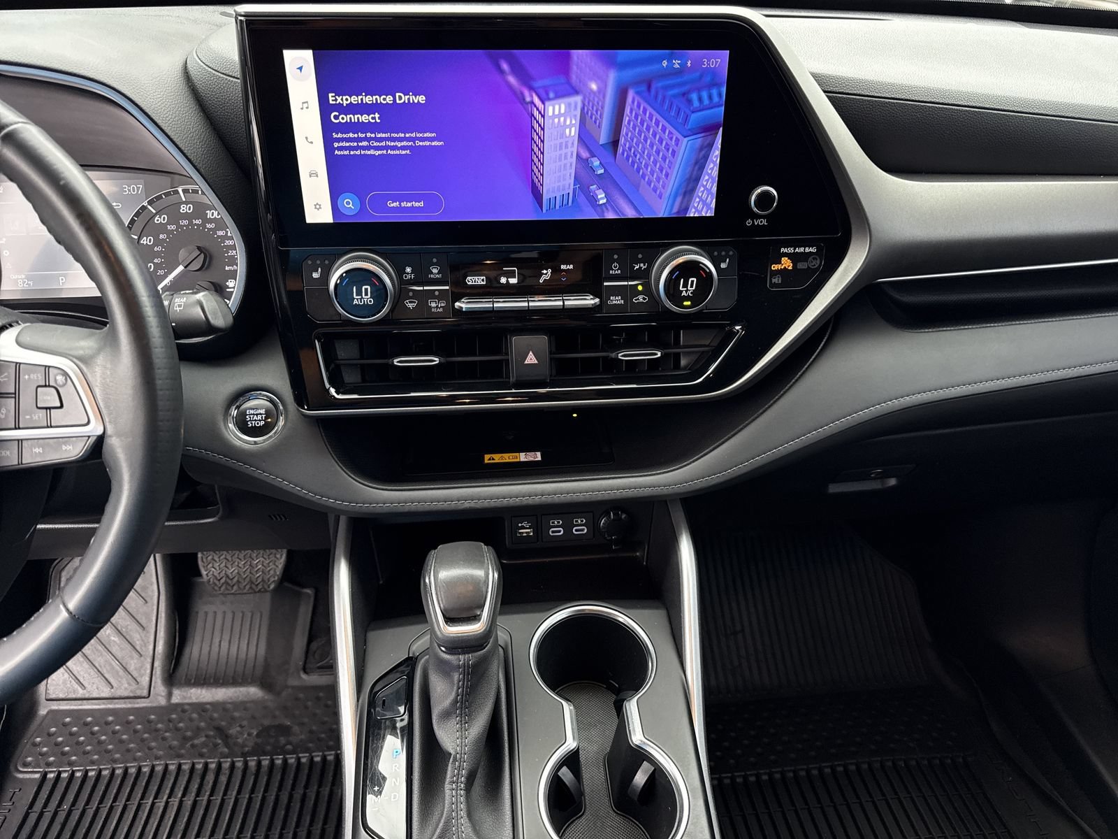 Used 2023 Toyota Highlander XLE FWD image 32