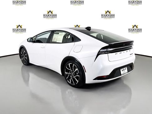 Used 2024 Toyota Prius Prime Premium FWD image 5