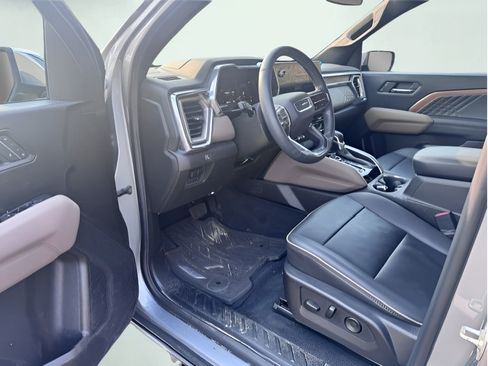 Used 2025 GMC Canyon Denali AWD/4WD image 10