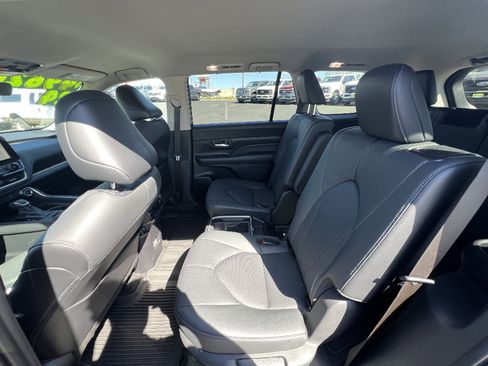 Used 2024 Toyota Grand Highlander Limited AWD/4WD image 30