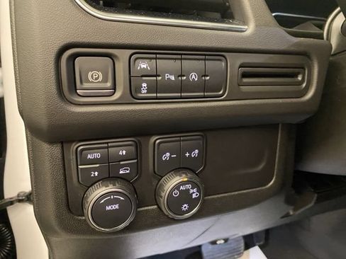 Used 2024 Chevrolet Tahoe LT AWD/4WD image 33