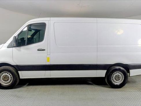 Used 2019 Mercedes-Benz Sprinter 144 image 3