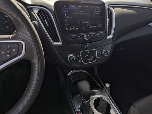 Used 2022 Chevrolet Malibu LS w/ Driver Confidence Package II image 9