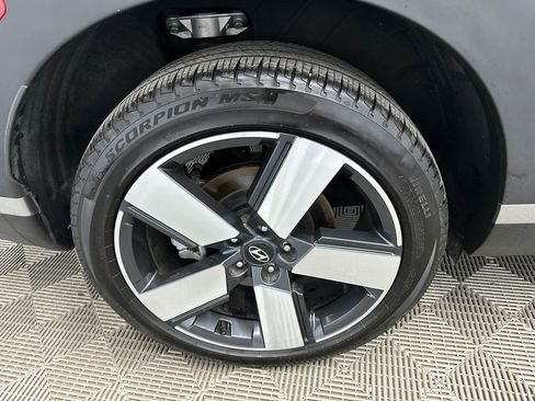 Used 2025 Hyundai Santa Fe Limited AWD/4WD image 19