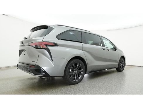 New 2026 Toyota Sienna XSE FWD image 25