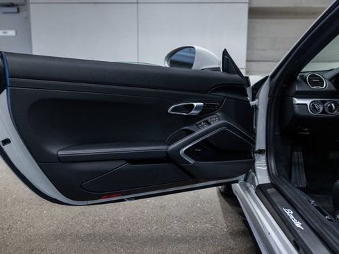Certified 2024 Porsche 718 Boxster RWD image 36