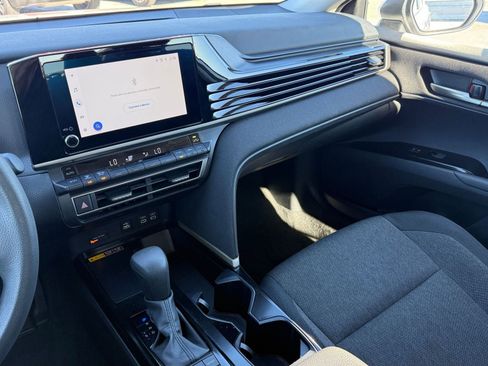 Used 2025 Toyota Camry LE image 34