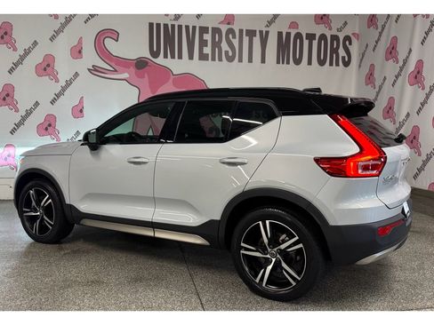 Used 2021 Volvo XC40 T5 R-Design image 13