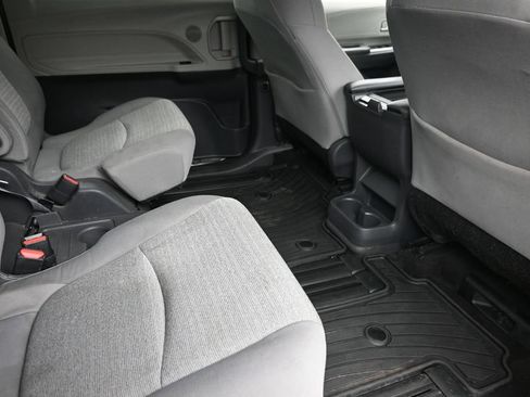 Used 2021 Toyota Sienna LE FWD image 10