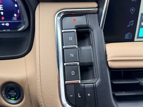 Used 2024 Chevrolet Suburban Premier RWD image 19
