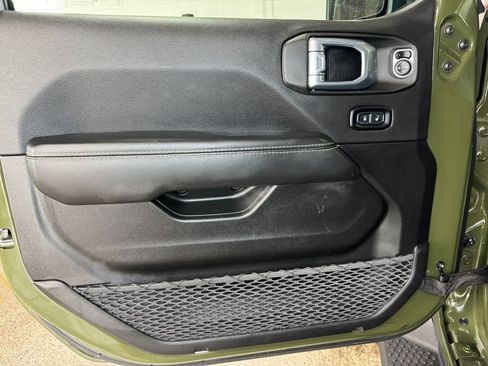Used 2021 Jeep Wrangler Unlimited Sahara w/ Uconnect 4C Nav & Sound Group AWD/4WD image 10