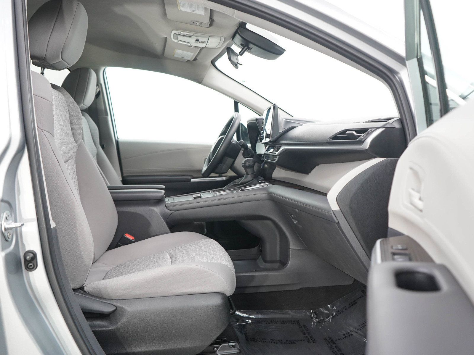 Used 2024 Toyota Sienna LE FWD image 11