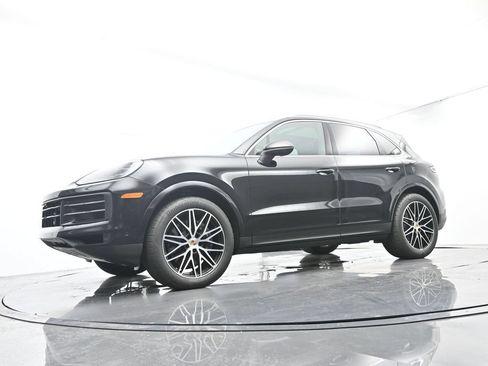 Certified 2025 Porsche Cayenne AWD/4WD image 43
