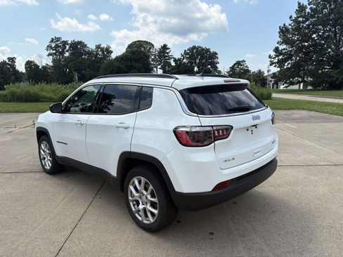 Used 2023 Jeep Compass Latitude AWD/4WD image 22