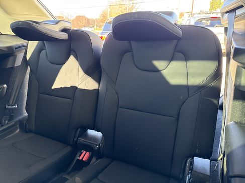 Used 2025 Volvo XC90 B6 Plus image 32