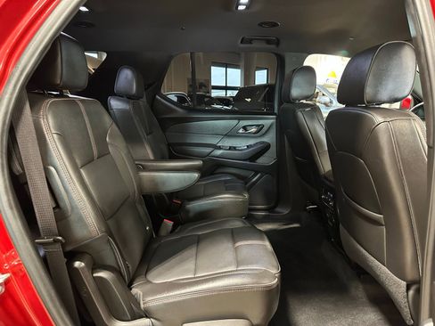 Used 2023 Chevrolet Traverse RS image 44