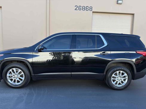 Used 2018 Chevrolet Traverse LS image 3