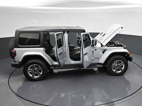 Used 2022 Jeep Wrangler Unlimited Sahara w/ LED Lighting Group AWD/4WD image 32