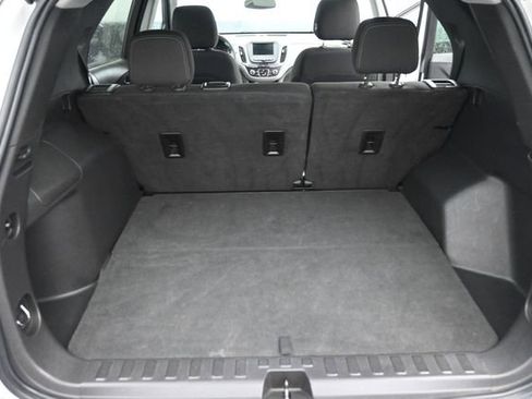 Used 2021 Chevrolet Equinox LS w/ LS Convenience Package AWD/4WD image 6