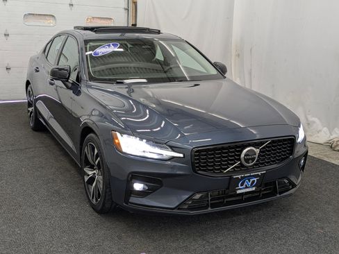 Used 2024 Volvo S60 B5 Plus image 18
