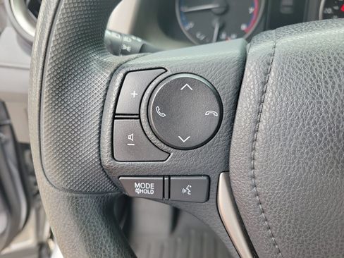 Used 2017 Toyota RAV4 LE FWD image 19