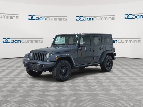 Used 2017 Jeep Wrangler Unlimited Sahara AWD/4WD image 5