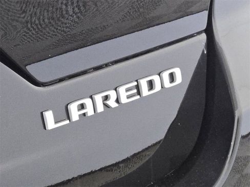 Used 2024 Jeep Grand Cherokee Laredo image 12