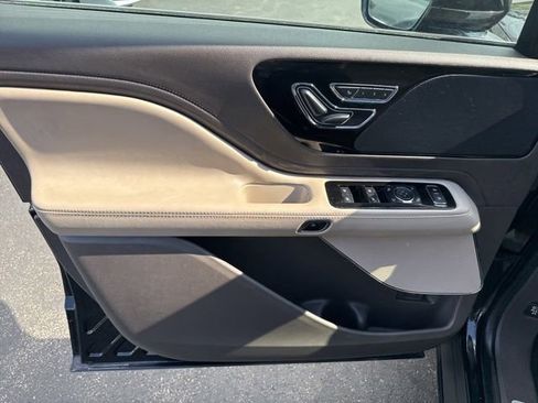 Used 2023 Lincoln Aviator AWD image 11
