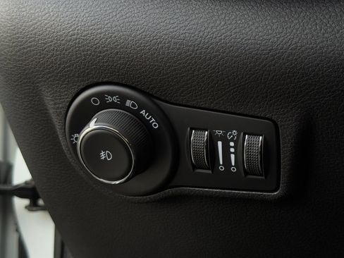 Used 2025 Jeep Compass Trailhawk AWD/4WD image 29