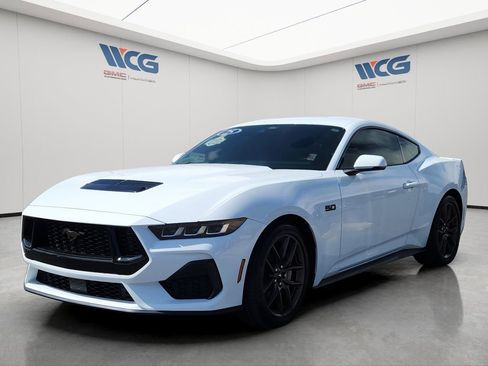 Used 2025 Ford Mustang GT Premium RWD image 4