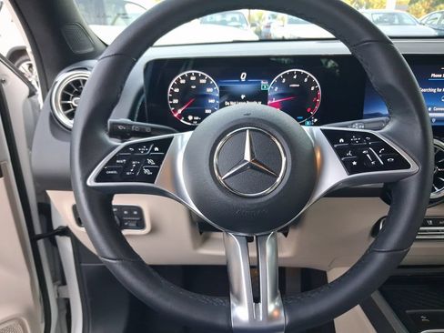 Used 2025 Mercedes-Benz GLB 250 image 17