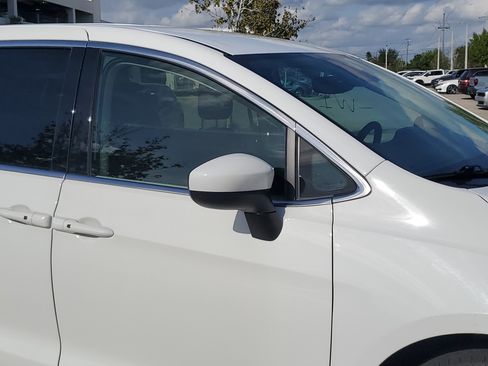 Used 2023 Chrysler Voyager LX image 10