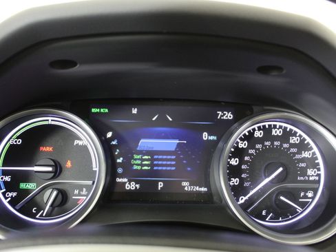 Used 2021 Toyota Camry XLE w/ Navigation Upgrade Package image 16