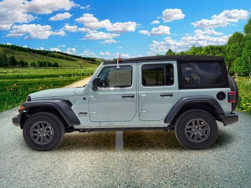 Used 2024 Jeep Wrangler Unlimited Sport AWD/4WD image 3